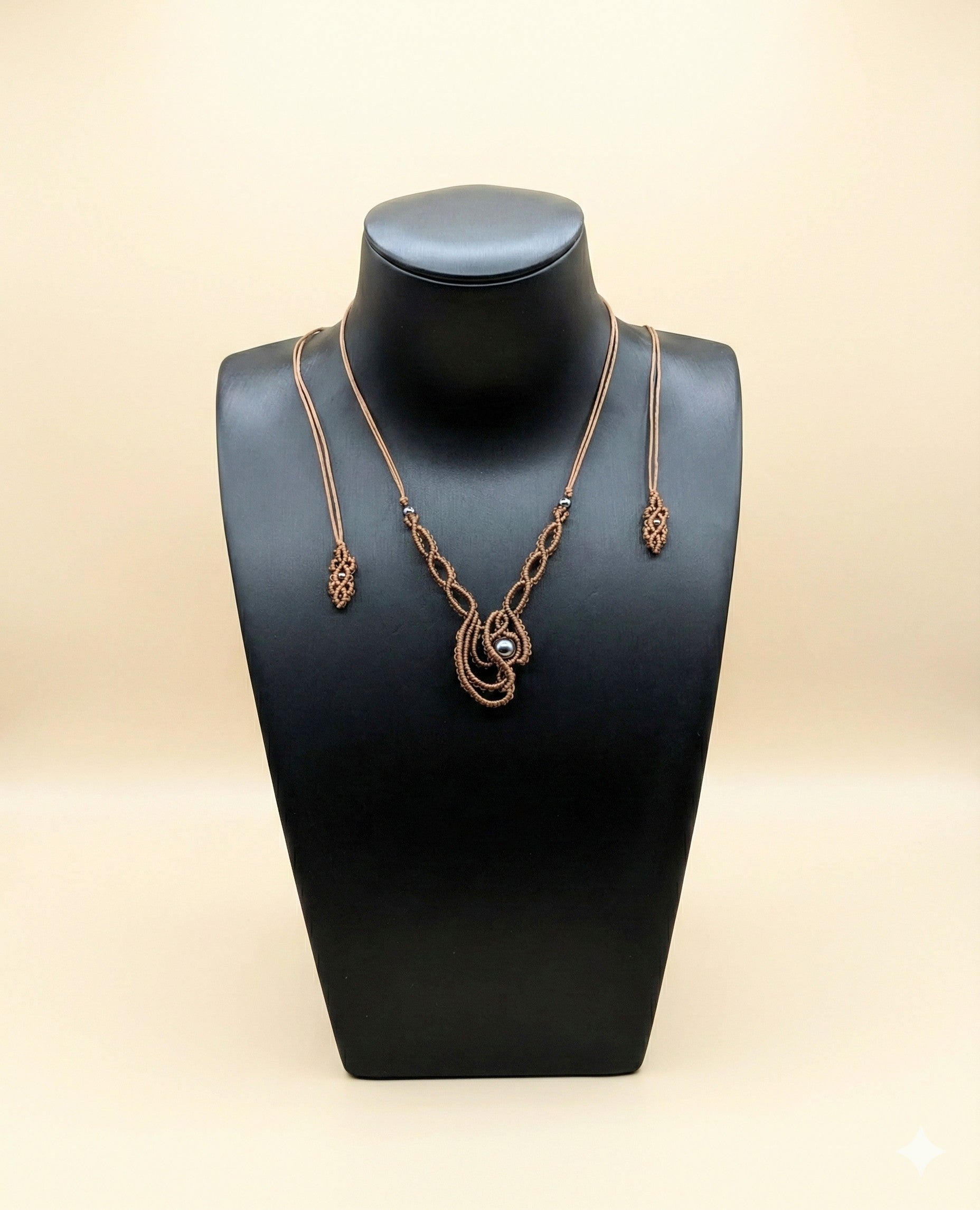 Løkkedans - Halssmykker